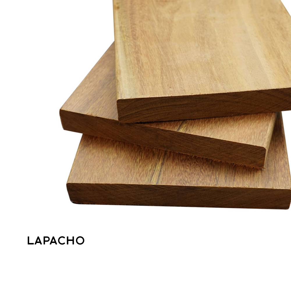Lapacho: La "madera de hierro". Es extremadamente dura, densa y resistente a la intemperie. Ideal para umbrales y aberturas que requieren máxima seguridad y durabilidad eterna.